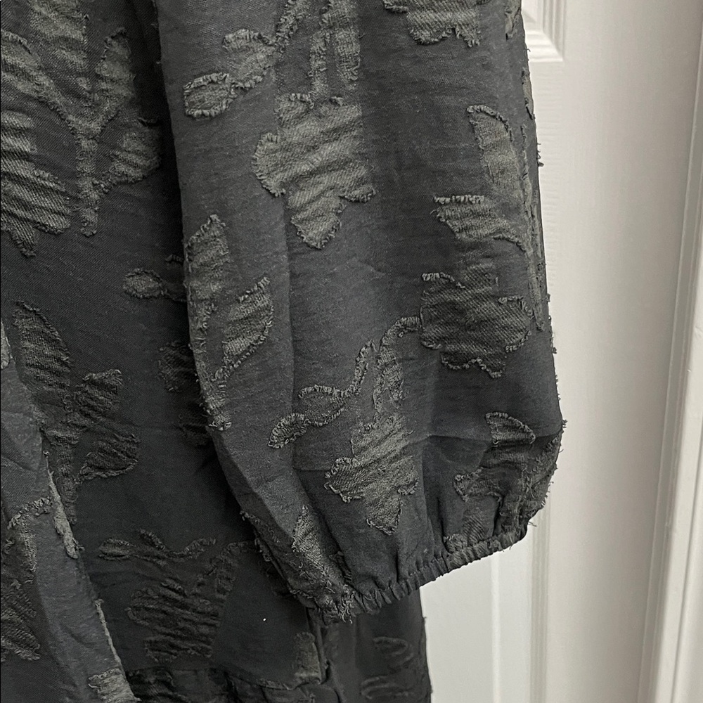 Simple Elegant Black Long Sleeve Dress - Picture 3 of 7